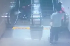 视频：大学生行李箱把手突然断裂 台阶上一路滚下砸伤乘客图片