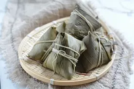 粽子还是这种包法最简单，不漏米不夹生，手把手教你，一遍就会图片