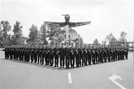 托举“雏鹰”高飞远航——空军青少年航空学校超前培育飞行学员纪事图片