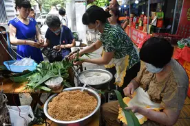 成都30年历史的“粽子一条街”又火了 商家摆摊1公里人声鼎沸图片