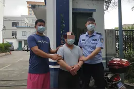 “光头男”得意每晚吃免费夜宵不重样，警察来了才知便宜占不得图片
