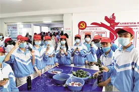 包粽子 画彩蛋 说传统图片