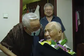 陈银魁教授探望特殊肺病患者：我把他们当家人图片