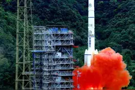 “北斗”指路，中国重汽无人驾驶重卡商业化运行大幕已开图片