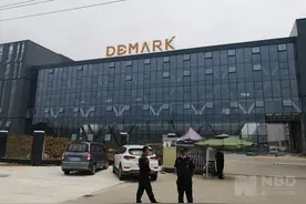 熔喷布暴利神话破灭：堵门抢的设备还产不出“合格布”？有“接盘侠”巨亏千万图片