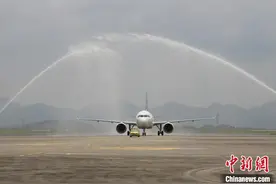 重庆迎疫情以来首架新飞机 华夏航空第50架飞机入列图片
