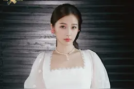 带珍珠项链的“撕油女”来了图片