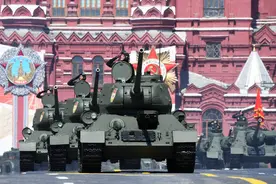 外媒直击俄罗斯红场阅兵：徒步方阵、空中梯队、武器装备集体亮相图片