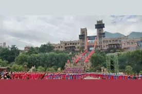 非遗“瓦尔俄足”展现最炫民族风图片