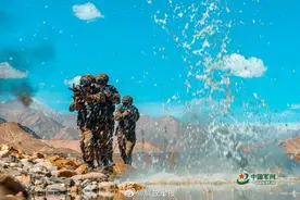 昆仑山下，武警特战队员反恐训练震撼出击图片