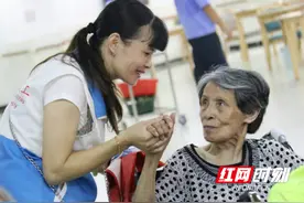 永州新田：情系端午节 爱在福利院图片
