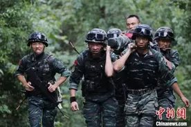 直击武警“魔鬼周”：多课目高强度锻造特战勇士图片