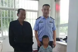 雨中大哭！4岁男童贪玩迷路……图片