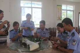 五月五，过端午，端午粽叶香，警民情谊浓图片