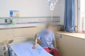 险些要了命！87岁老人用钢丝钳给自己拔牙住进ICU视频封面