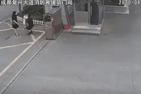 刚团聚，消防员听见警铃差点儿抱女儿出警！网友：笑过之后又泪目图片