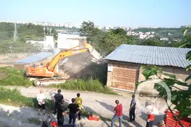 端午小长假第一天 回兴挖下重庆主城最后的“城中村”棚改拆迁工程第一铲图片