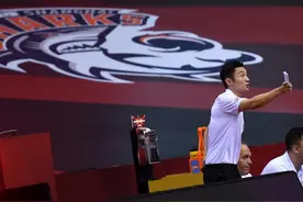 刘炜转正“刘指导”献上教练生涯处子秀，“大鲨鱼”夺CBA复赛后首胜图片