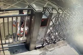 这个男孩谁认识？你被监控拍到了！消防蜀黍都懵圈了图片