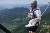 百米高空她如履平地“刺激才是热爱生命的最好证明！”图片