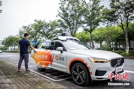 自动驾驶网约车开放上路，还需要司机吗？下雨怎么办？图片