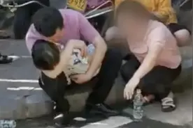 4岁男童被锁车内窒息身亡，邻居被刑拘！另一妈妈做法令人无语图片