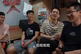 宿舍4人收到同所名校offer 网友：这就是势均力敌的友情视频封面