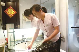 “物业小蜜蜂”免费服务到您家图片