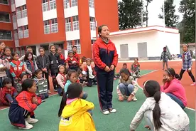 国社@四川｜想要成为一缕阳光的彝族女孩图片