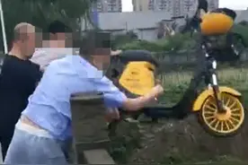 30秒 | 四川广汉公安通报“出租车司机丢共享电动车”入河：4人涉嫌寻衅滋事视频封面