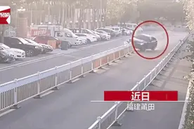 情侣酒驾翻车被救出后牵手离开，结果悲剧了图片