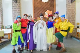 《青春环游记2》贾玲丁禹兮甜蜜感情戏 沈腾整蛊范丞丞两大家族合体图片