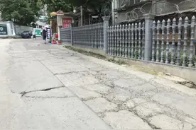私装地锁、道路坑洼……咋办？图片