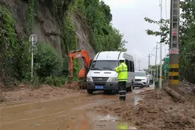 地下车库成湖，“龙吸水”一夜排涝6万多吨图片