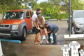 夜读 | 美国一孕妇站在医院外产下女婴 | 男子骑马飞奔上班被交警约谈图片