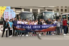 美呆了~方舱医院那个护士小姐姐再跳“萨日朗”图片