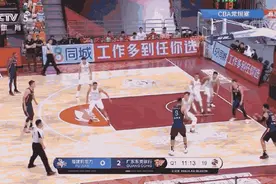 易建联半场32分 广东半场80分图片