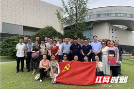 乘地铁 思发展 感受地铁带来的商业活力——长沙县星沙街道党员干部试乘地铁3号线图片