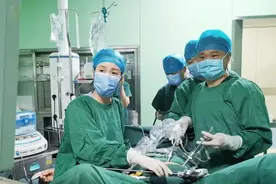 得了卵巢囊肿，还能怀孕吗？图片