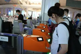 潍坊火车站7月1日调整列车运行图图片