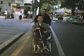 天亮了，他回家了图片