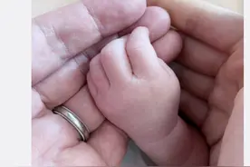 名嘴李响当爸爸：谢谢你选我们做爸爸妈妈图片