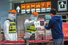 陕西省公安厅机场公安局特巡警：把好入境关，守好落地门图片