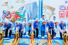 56支队伍挥桨竞渡 云直播全景展现金鸡湖龙舟赛图片