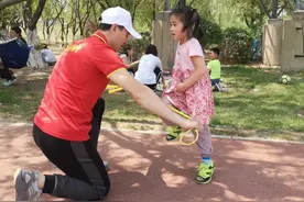 他为减肥学习跳绳，一不小心拿了世界亚军图片