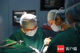 内地首例人工耳蜗术主刀医生现身博鳌为四龄童做手术图片