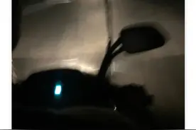 休假消防员带着妻子救火图片