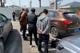 一身冷汗！赤手制服毒贩后，看到一把上了膛的枪……上海“803刑警”的缉毒人生→图片