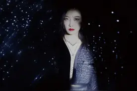 宋茜佩戴香奈儿，细节处更精致图片
