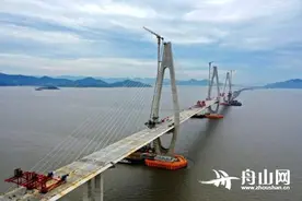 舟岱大桥主通航孔桥合龙 三座180米高主塔昨“牵手”，主跨长度为世界之最图片